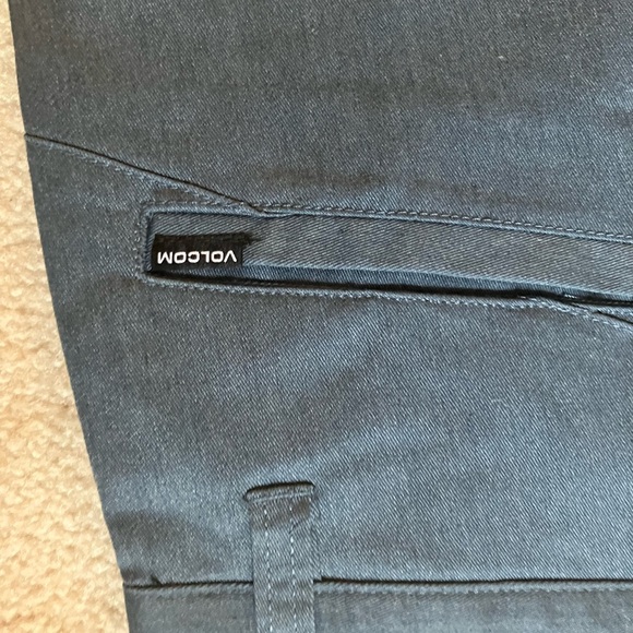 VOLCOM shorts NWOT men’s 29 waist. - Picture 5 of 7